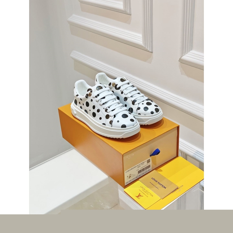 l**is V*t*n sneakers